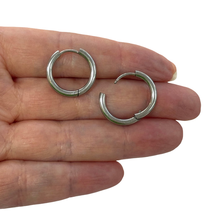 Waterproof 316L Stainless Steel Huggie Hoop Earrings – Silver Colour, 14mm Inner Diameter, 1 Pair