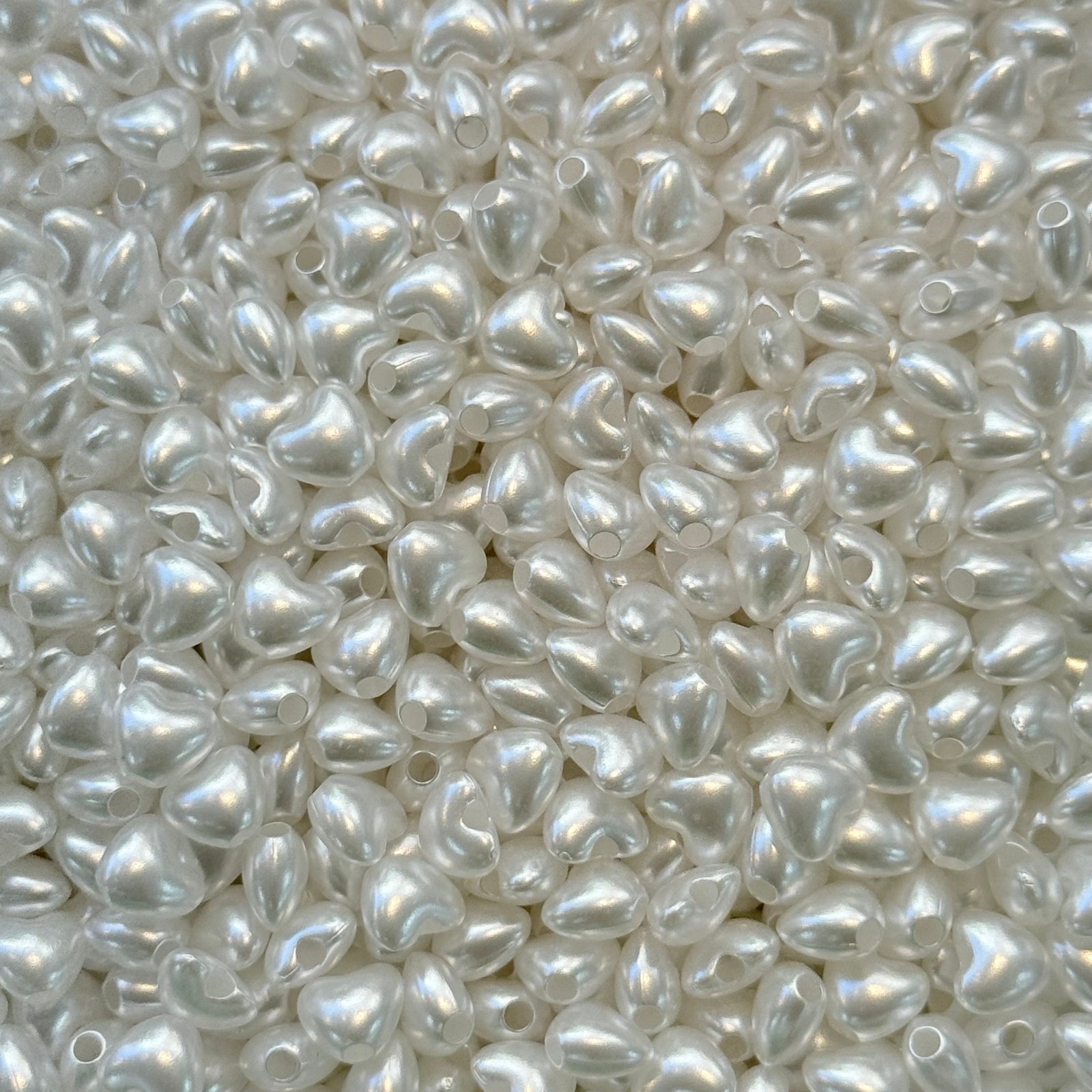 White Pearl Acrylic Heart Beads – 5x5.8x3.5mm, 1mm Vertical Hole – Approx. 470 pcs in 25g Pack