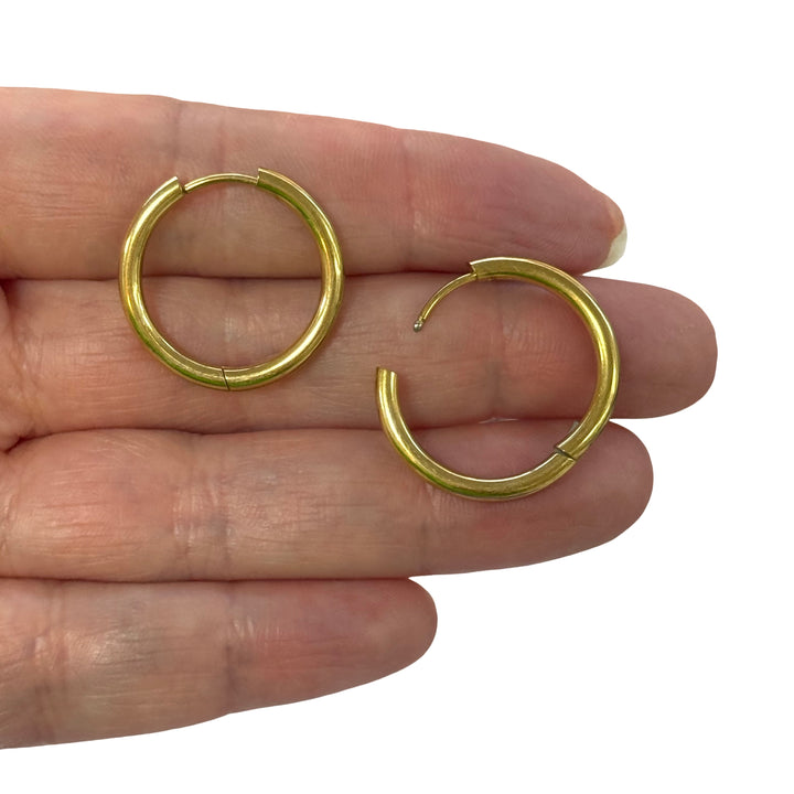 Waterproof 316L Stainless Steel Huggie Hoop Earrings – PVD Gold Plated, 18mm Inner Diameter, 1 Pair