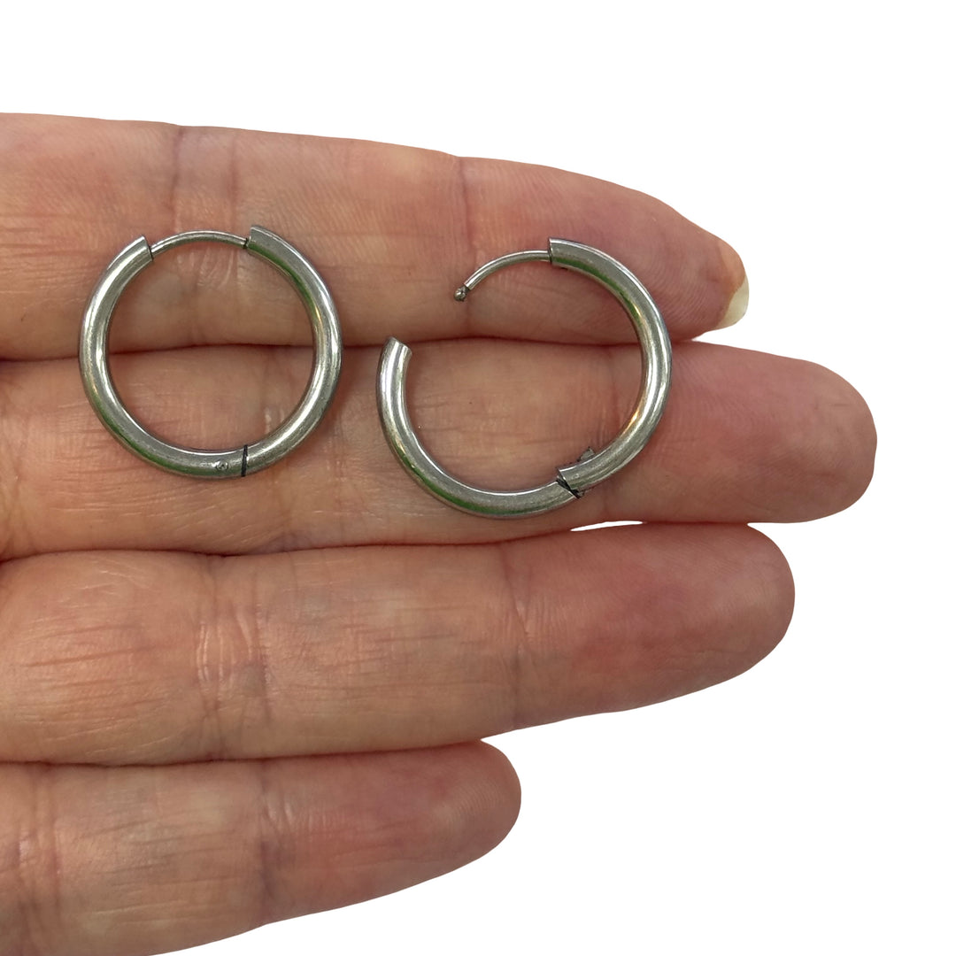 Waterproof 316L Stainless Steel Huggie Hoop Earrings – Silver Colour, 18mm Inner Diameter, 1 Pair