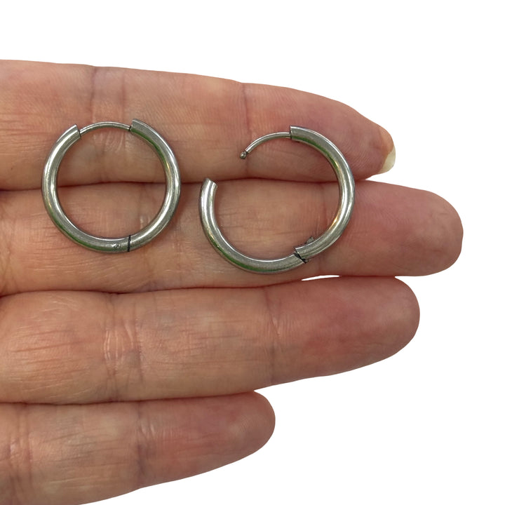 Waterproof 316L Stainless Steel Huggie Hoop Earrings – Silver Colour, 18mm Inner Diameter, 1 Pair