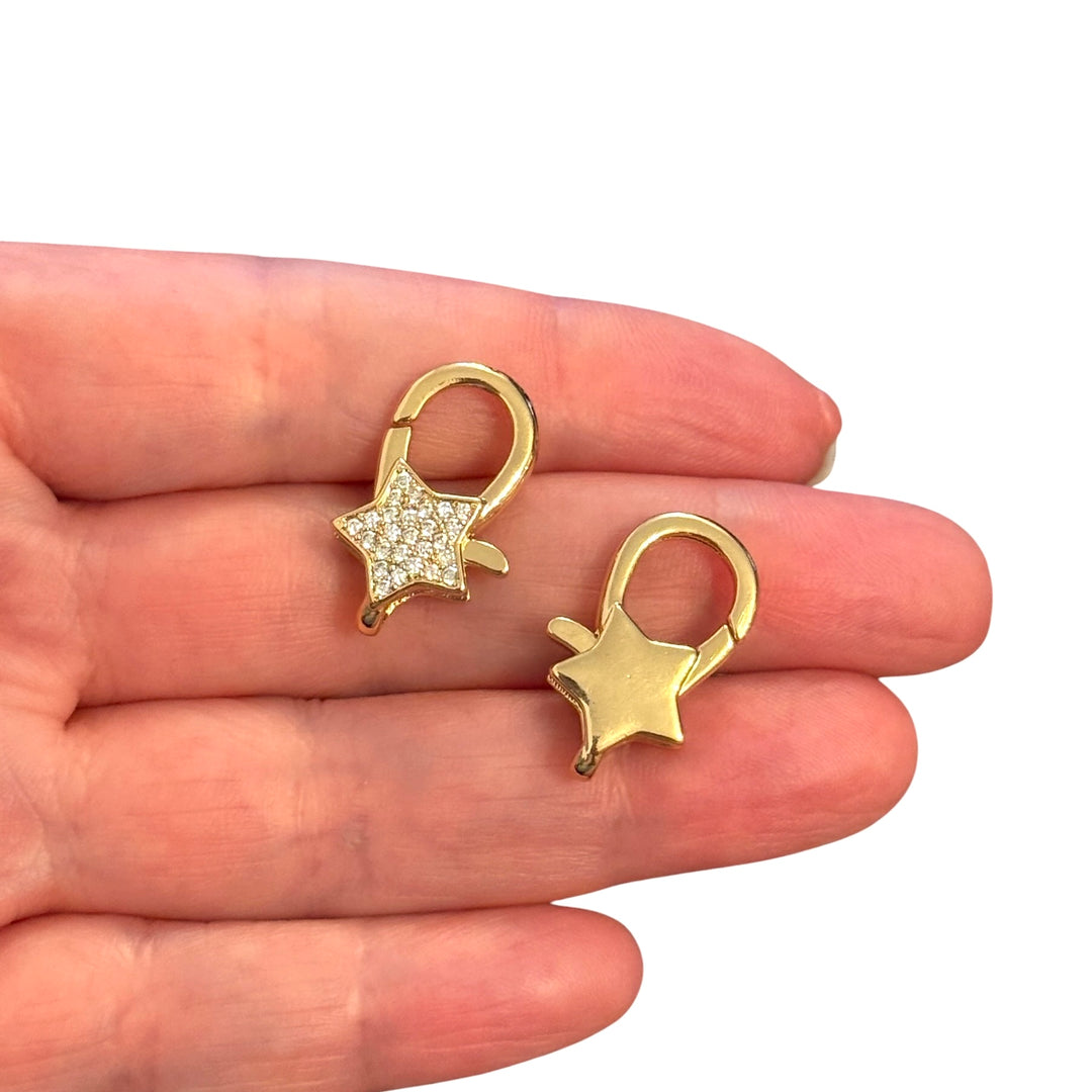 Breloque Père Noël, micro pavé de CZ plaqué or et émaillé et bélière en or Ruby CZ