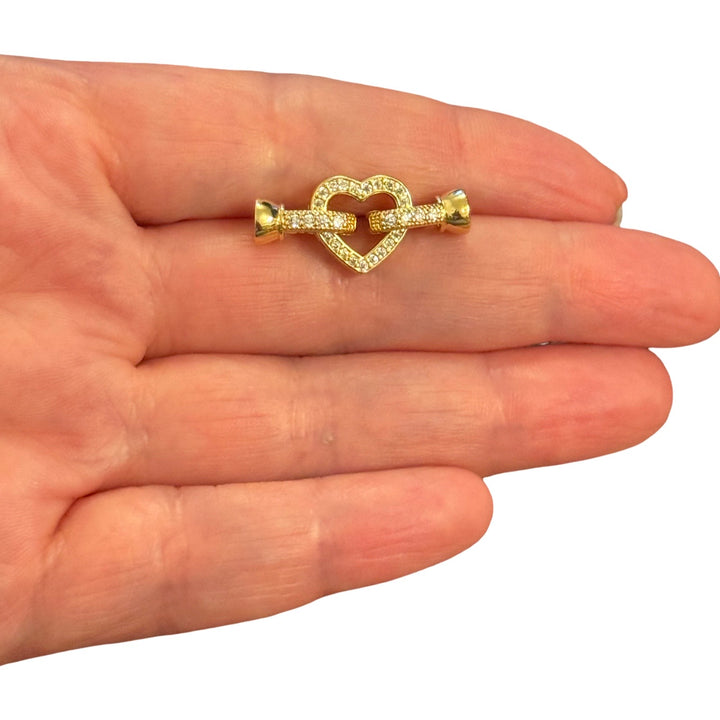 Breloque Père Noël, micro pavé de CZ plaqué or et émaillé et bélière en or Ruby CZ