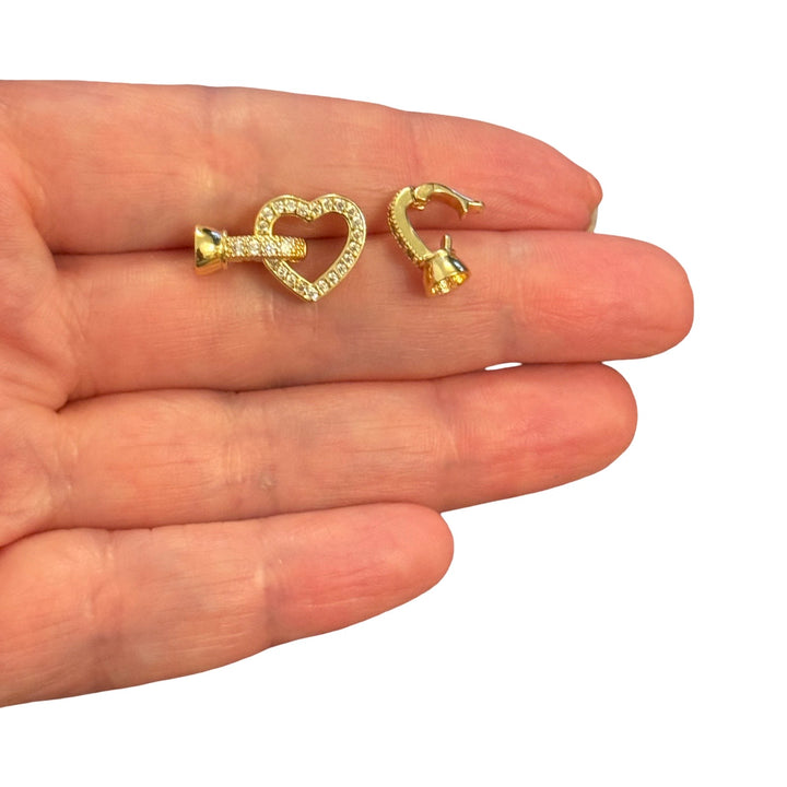 Breloque Père Noël, micro pavé de CZ plaqué or et émaillé et bélière en or Ruby CZ