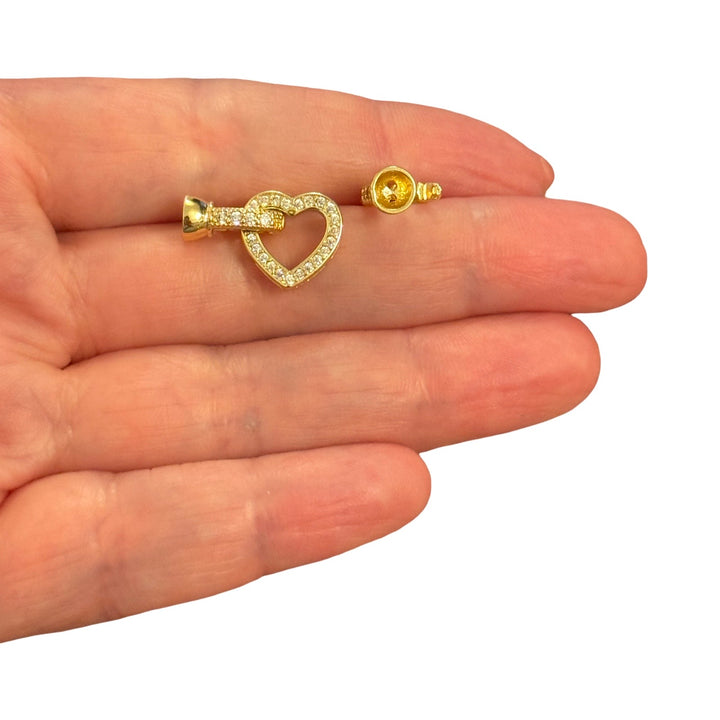 Breloque Père Noël, micro pavé de CZ plaqué or et émaillé et bélière en or Ruby CZ