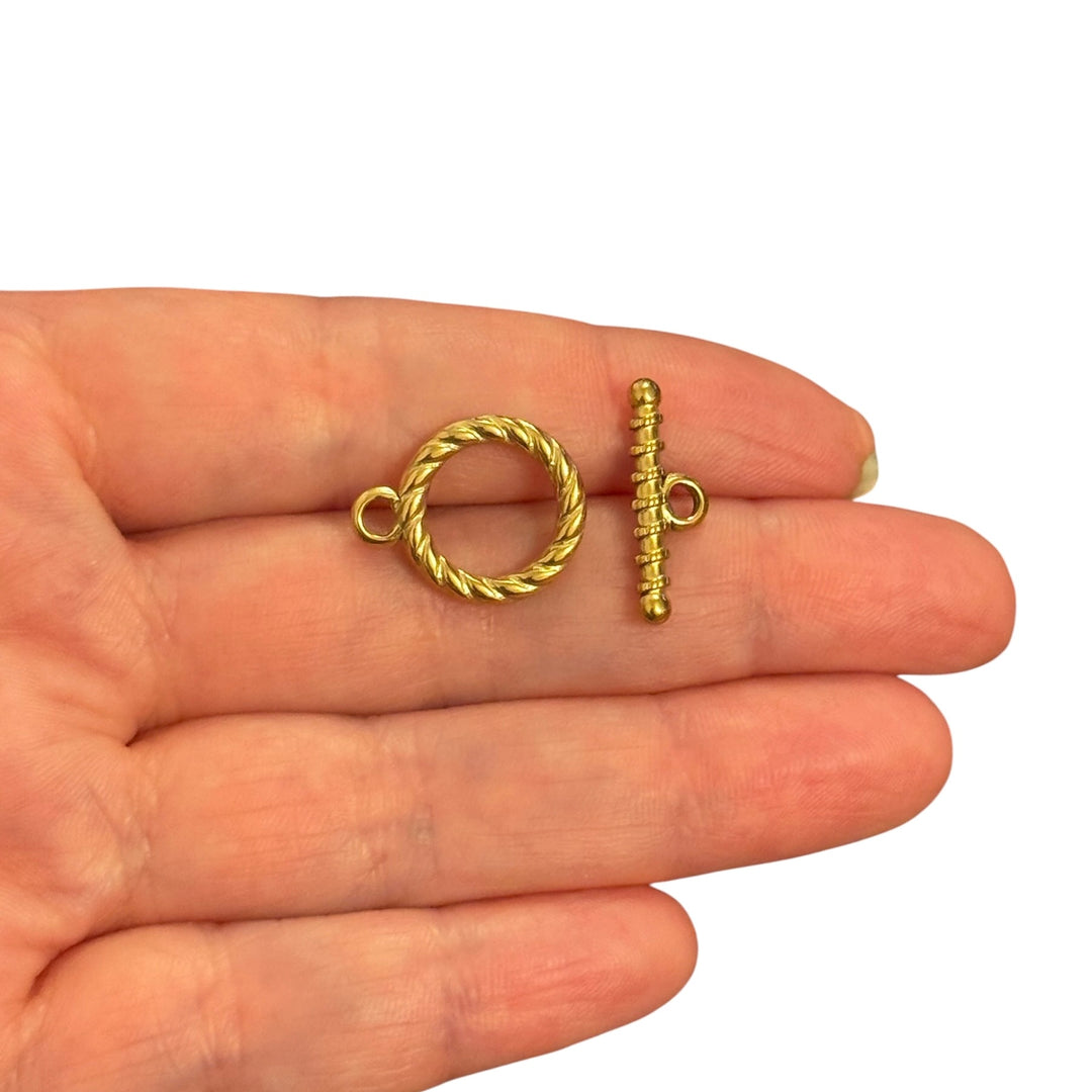Weihnachtsmann-Charm, vergoldetes und emailliertes CZ-Mikropflaster und Rubin-CZ-Goldbügel