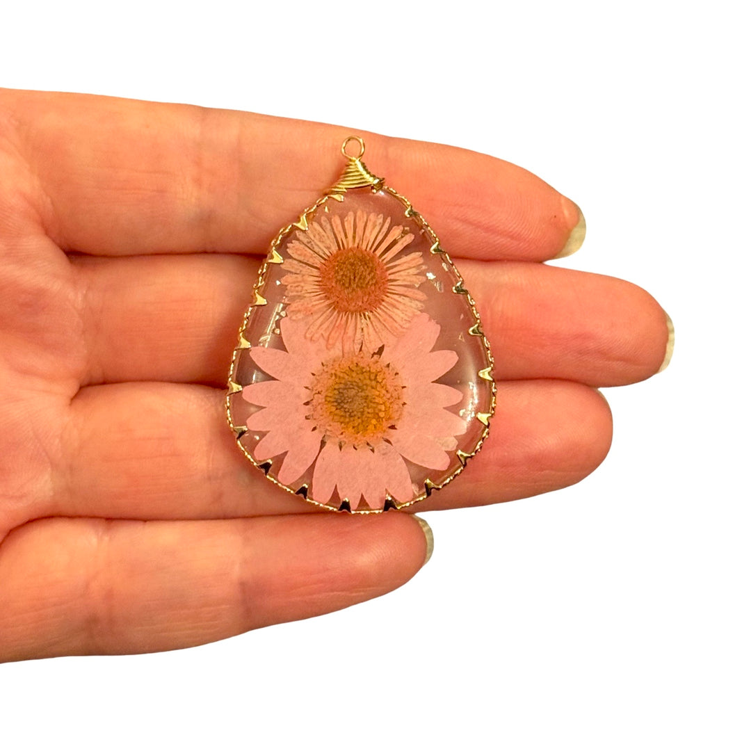 Real Dried Pink Daisy Epoxy Resin Teardrop Pendant with Preserved Flowers, Handmade Botanical Jewellery Pendant, 46x33mm