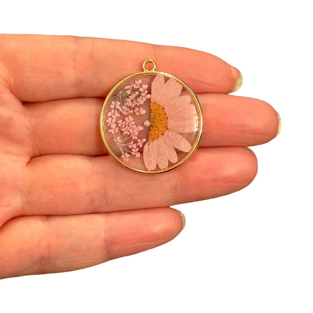 Real Dried Pink Daisy Epoxy Resin Round Pendant with Baby&