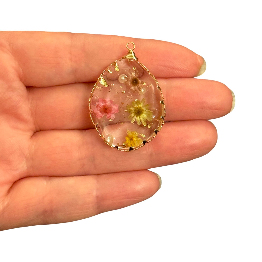 Real Dried Flower Epoxy Resin Teardrop Pendant with Gold Leaf &amp; Pearls, Handmade Botanical Jewellery Pendant, 38x28mm