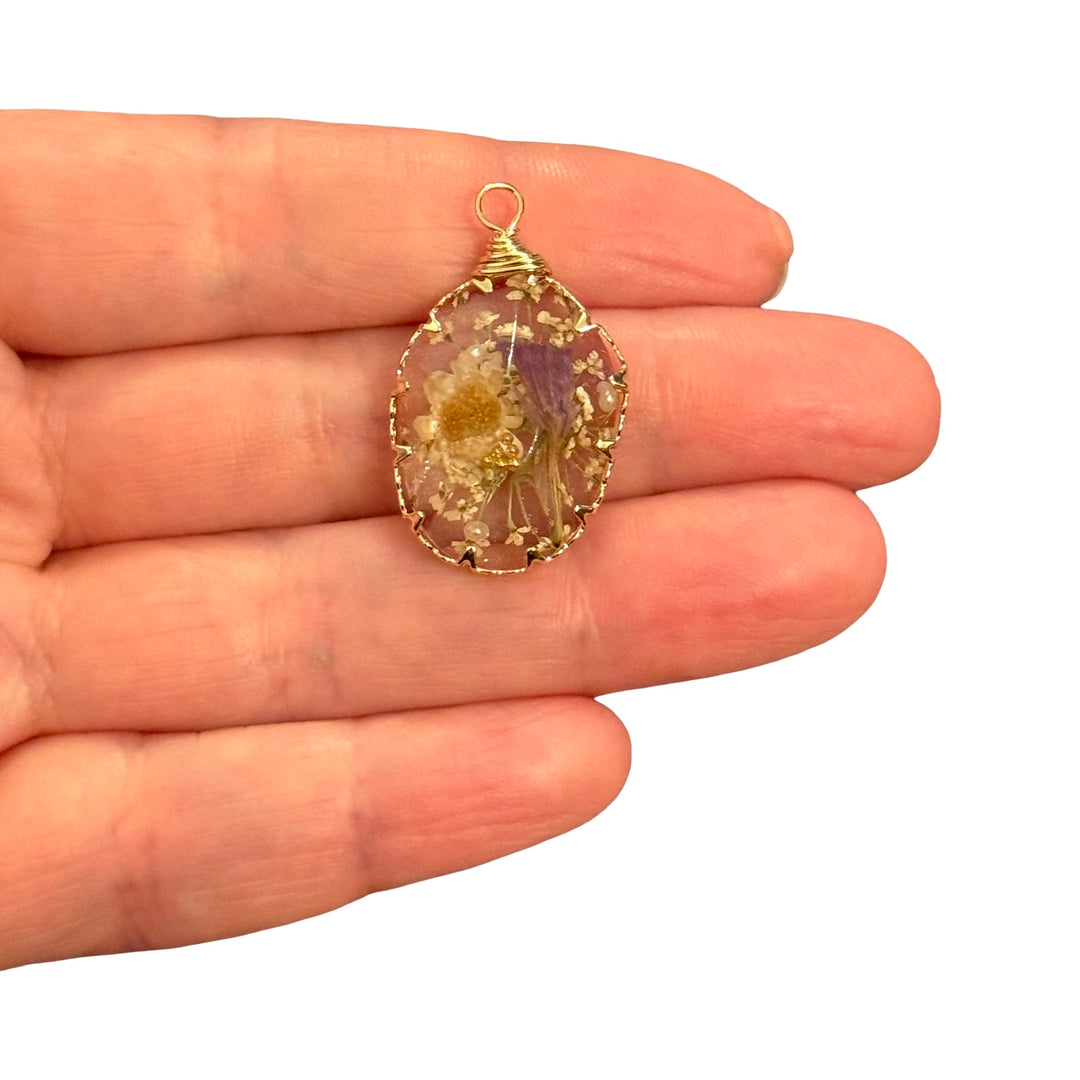 Real Dried Daisy &amp; Purple Flower 3D Resin Pendant, Gold Teardrop Botanical Charm, Handmade Dome Jewellery Making Pendant, 31x18mm