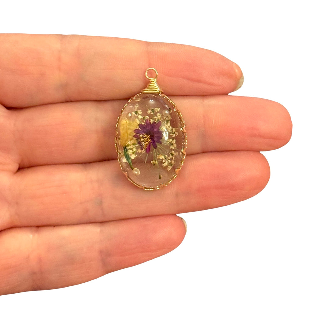 Real Dried Purple &amp; Yellow Flowers Epoxy Oval Pendant, Gold Botanical Floral Charm, 30x18mm