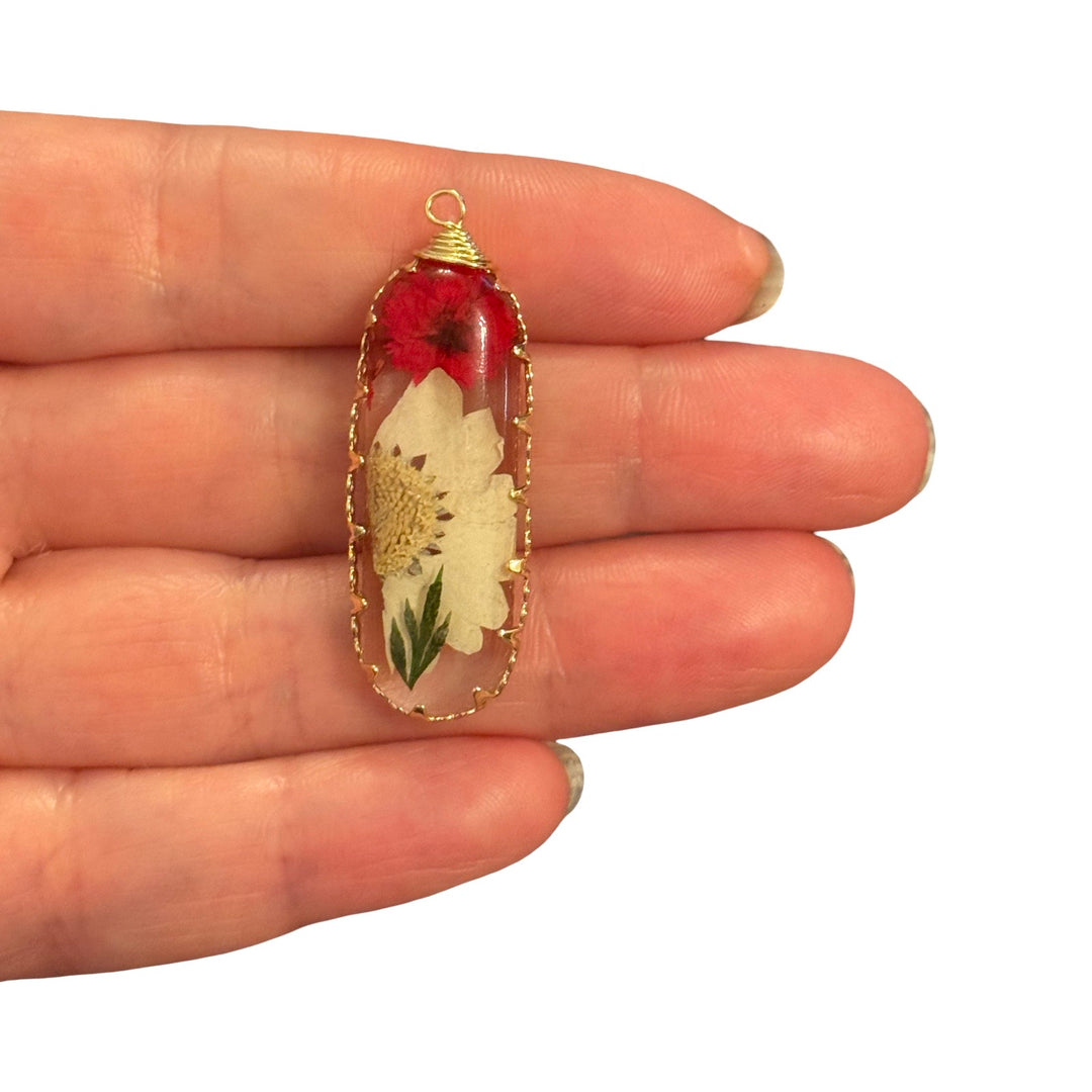 Real Dried Flower Epoxy Resin Long Oval Pendant – Red &amp; Ivory Botanical Gold Framed Charm, Approx 41x15mm