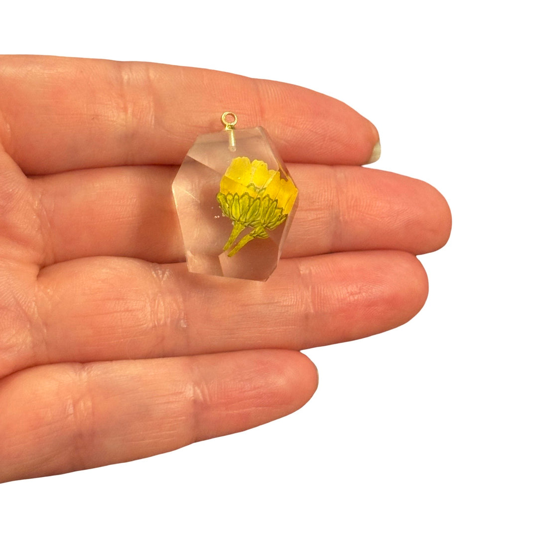 Real Dried Yellow Flower Clear Epoxy Resin Faceted Freeform Pendant – Botanical Floral Charm, Approx 28x20mm
