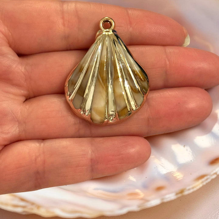 24Kt Gold Plated Scallop Shell Pendant, Realistic Sea Shell Charm, Polished Gold Detail Shell Pendant, Large 38mm Jewellery Charm