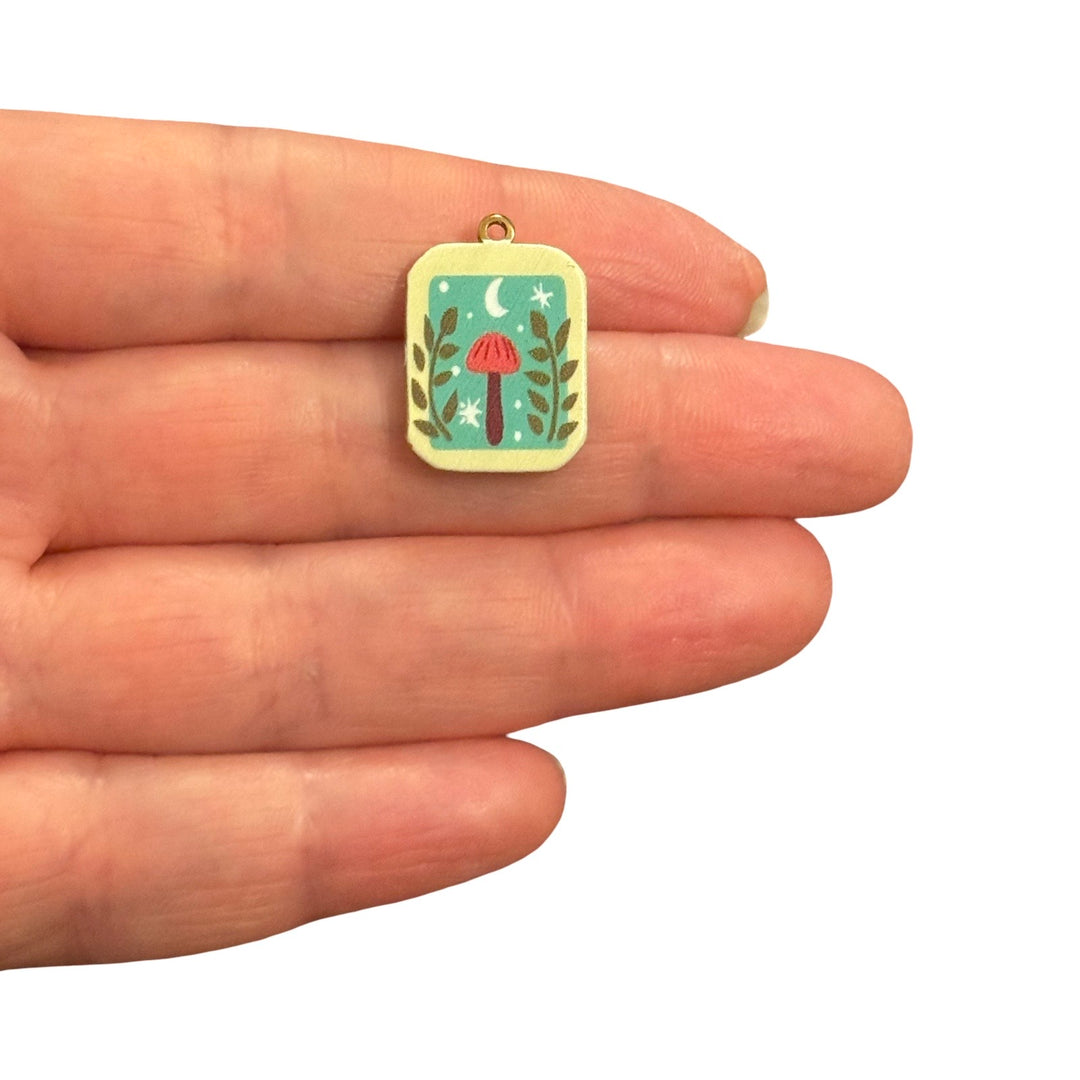 Weihnachtsmann-Charm, vergoldetes und emailliertes CZ-Mikropflaster und Rubin-CZ-Goldbügel