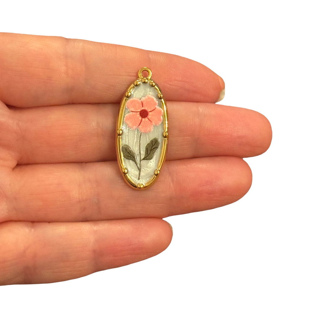 Weihnachtsmann-Charm, vergoldetes und emailliertes CZ-Mikropflaster und Rubin-CZ-Goldbügel