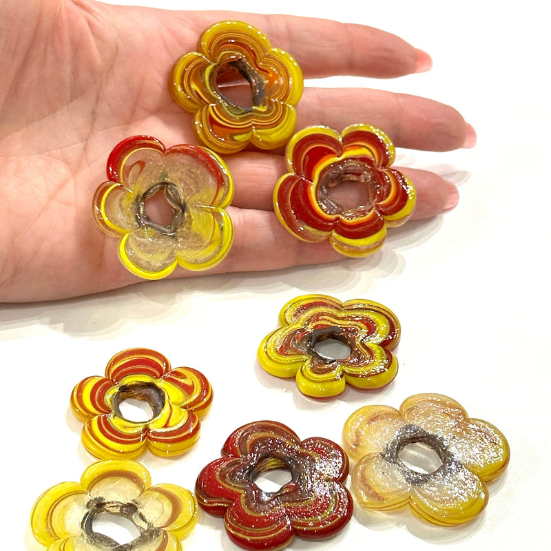 Perles de fleurs en verre marbré artisanales faites à la main, taille entre 35 et 40 mm, 5 pièces dans un paquet