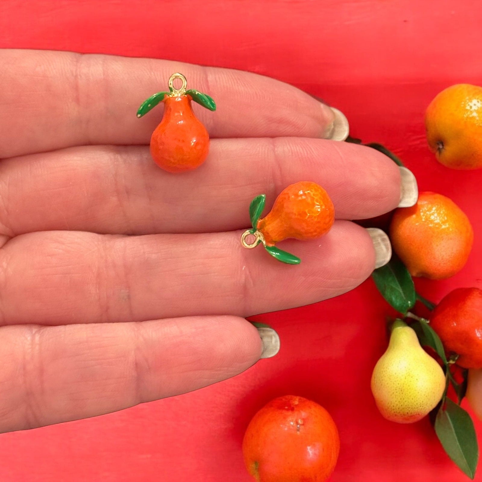 3D Orange Fruit Charm – Enamel Citrus Pendant with Green Leaves