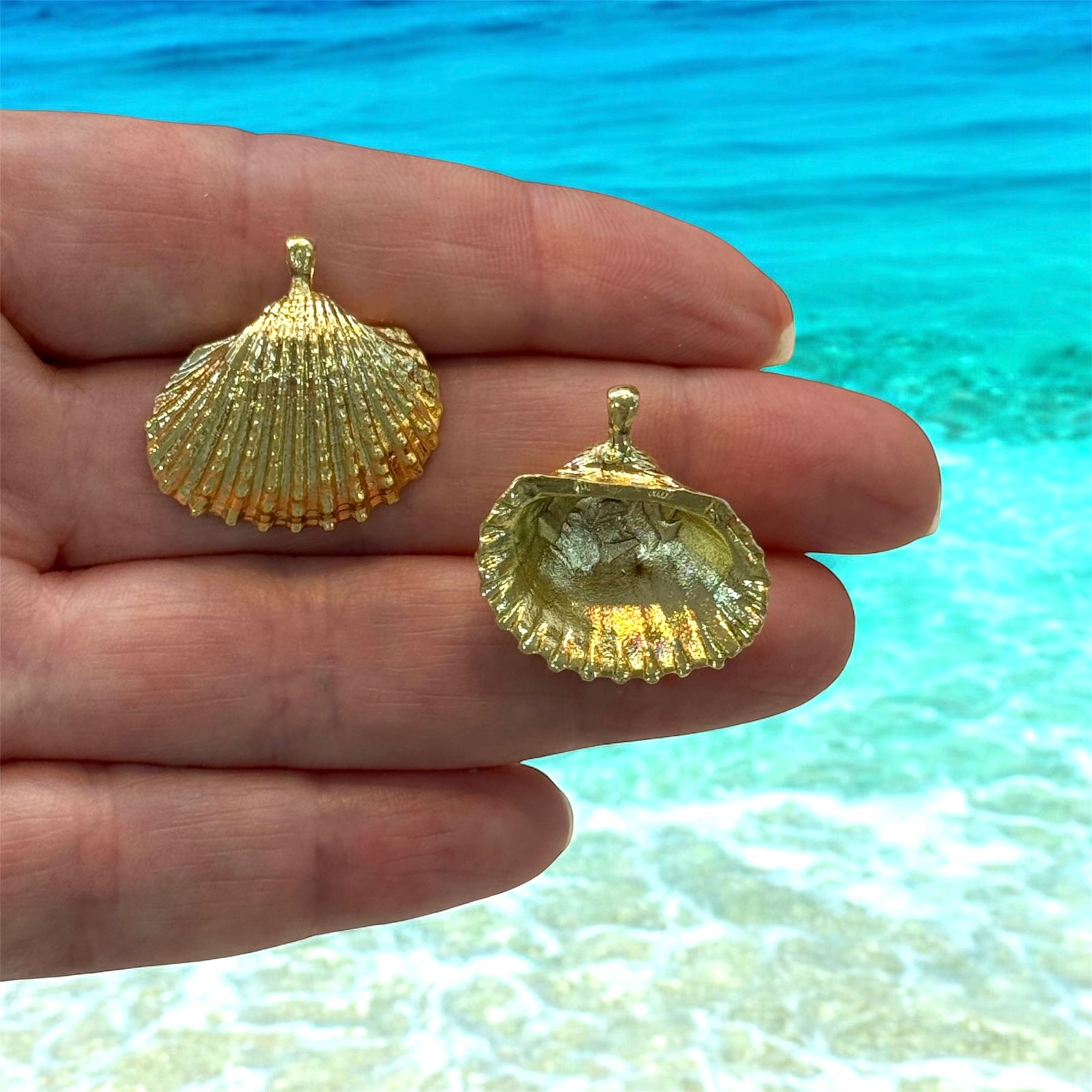 24Kt Gold-Plated Scallop Shell Pendant – Realistic Textured Design, 23x24mm, 1.2mm Hole