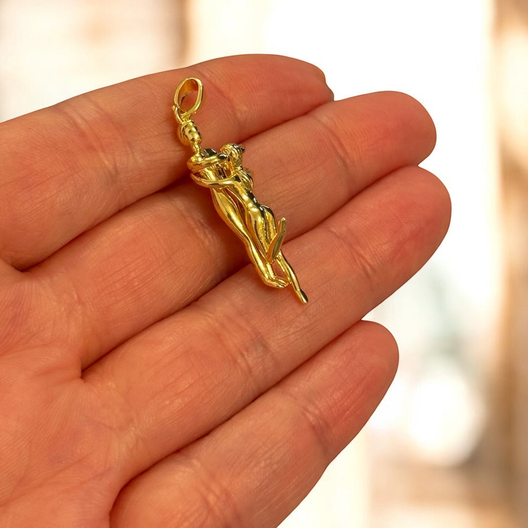 24K Gold Plated Embracing Lovers Pendant – Eternal Love Couple Charm, Romantic Wedding &amp; Valentine’s Jewellery