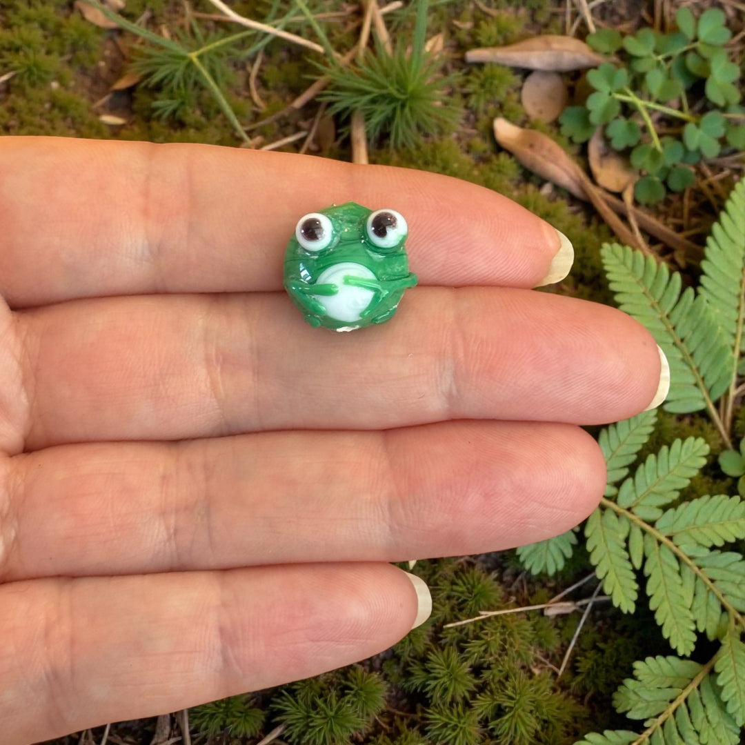 Handmade Murano Glass Frog Bead – Forest Green Lampwork Frog Charm Bead, Cute Animal Glass Bead for Jewellery Making