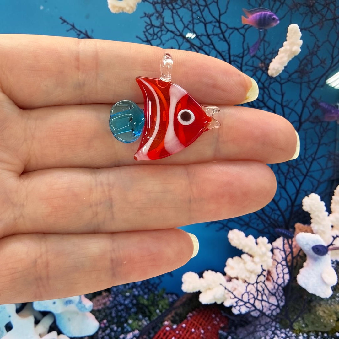 Handmade Murano Glass Tropical Fish Charm – Red &amp; White, 28×30mm