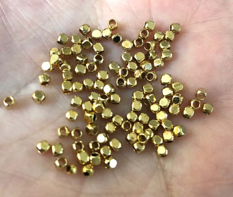 2 mm Würfel, 24 Karat vergoldete Abstandsperlen – 50 Stück in einer Packung