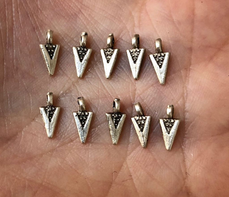 Antique Silver Plated Tiny Triangle Charms, 0.8 cm, Silver Plated, 20 pieces in pack