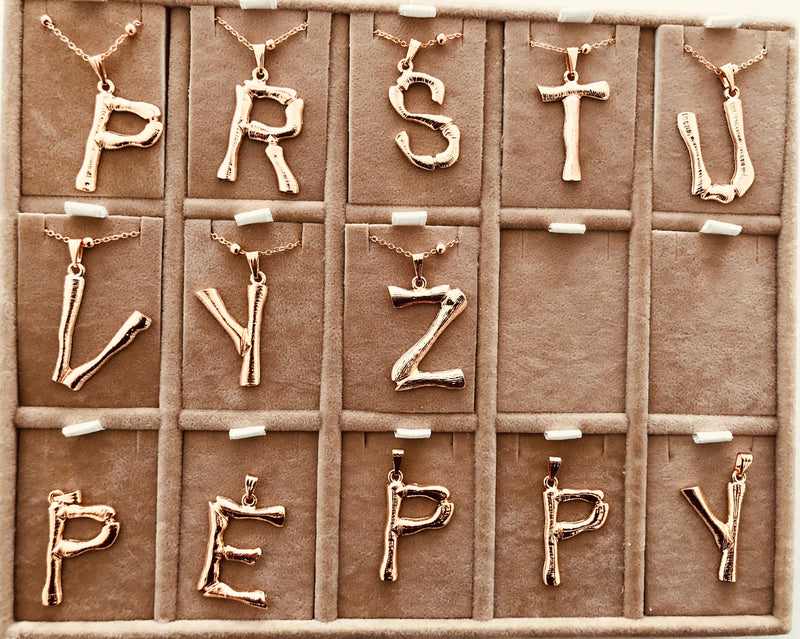 Anfangsanhänger, Anfangsbuchstaben-Anhänger im roségoldfarbenen Bambus-rustikalen Stil A bis Z,