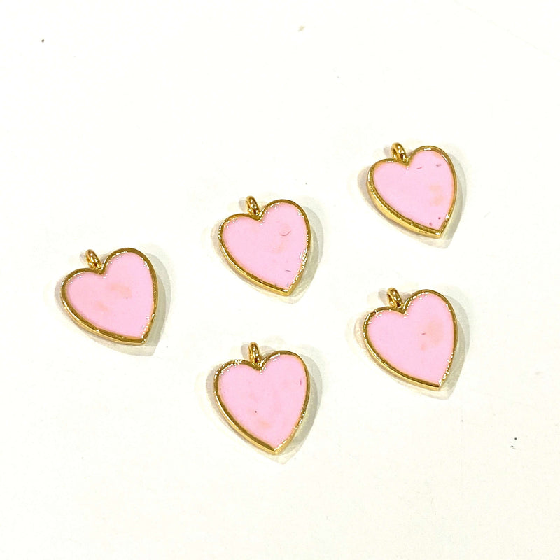 Breloques en forme de cœur émaillé rose plaqué or 24 carats, 5 pièces dans un paquet