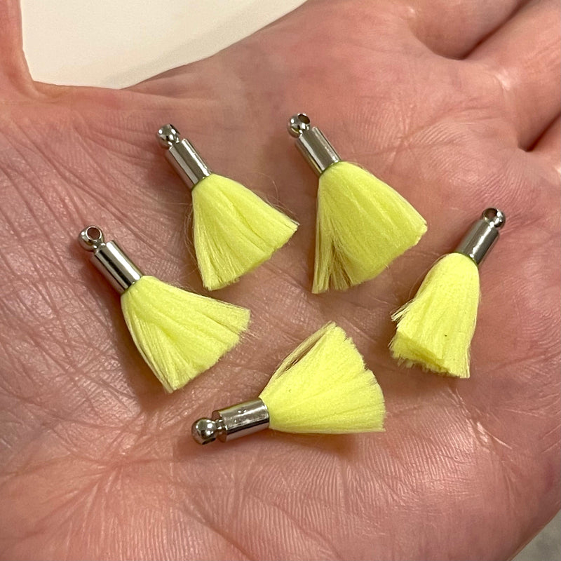 Mini glands en soie jaune fluo avec capuchons plaqués argent, 5 glands dans un paquet