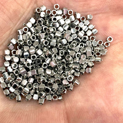 Cubes 2mm Plaqué Rhodium - Perles Intercalaires - 50 Pièces dans un pack