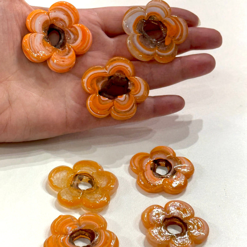 Perles de fleurs en verre marbré artisanales faites à la main, taille entre 35 et 40 mm, 5 pièces dans un paquet