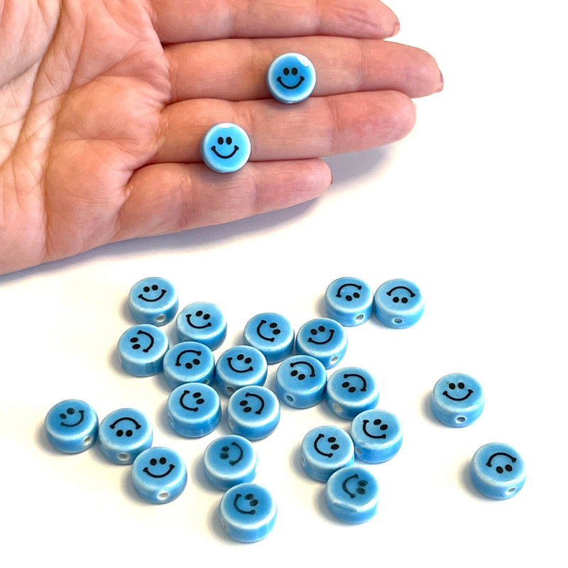 Handgemachte blaue Smiley-Gesicht flache runde doppelseitige Charms aus Keramik, 5 Stück in einer Packung