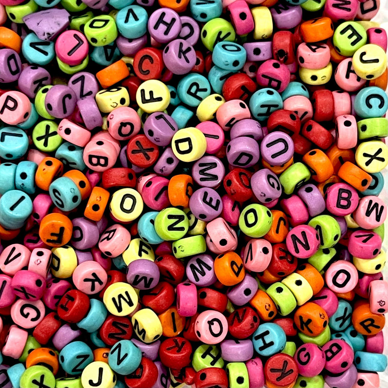 Perles colorées rondes plates en acrylique avec lettres noires pour la fabrication de bijoux, paquet de 1000 pièces