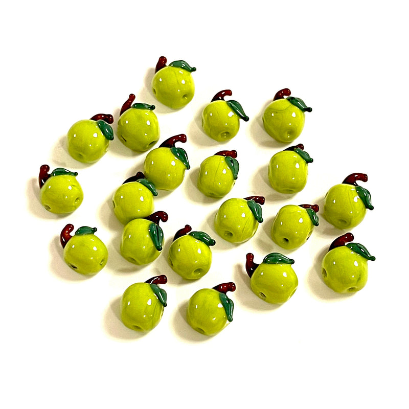 Handgemachter grüner Apfel-Charme aus Murano-Glas