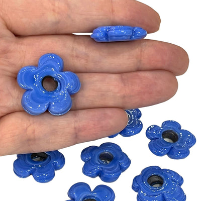 Perles de fleurs en verre bleu agate épaisse faites à la main artisanales, taille entre 20 et 25 mm, 2 pièces dans un paquet