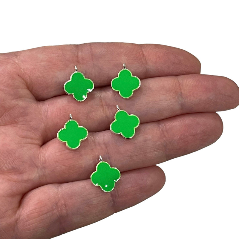 Breloques trèfle émaillé vert fluo plaqué argent, 5 pièces dans un paquet