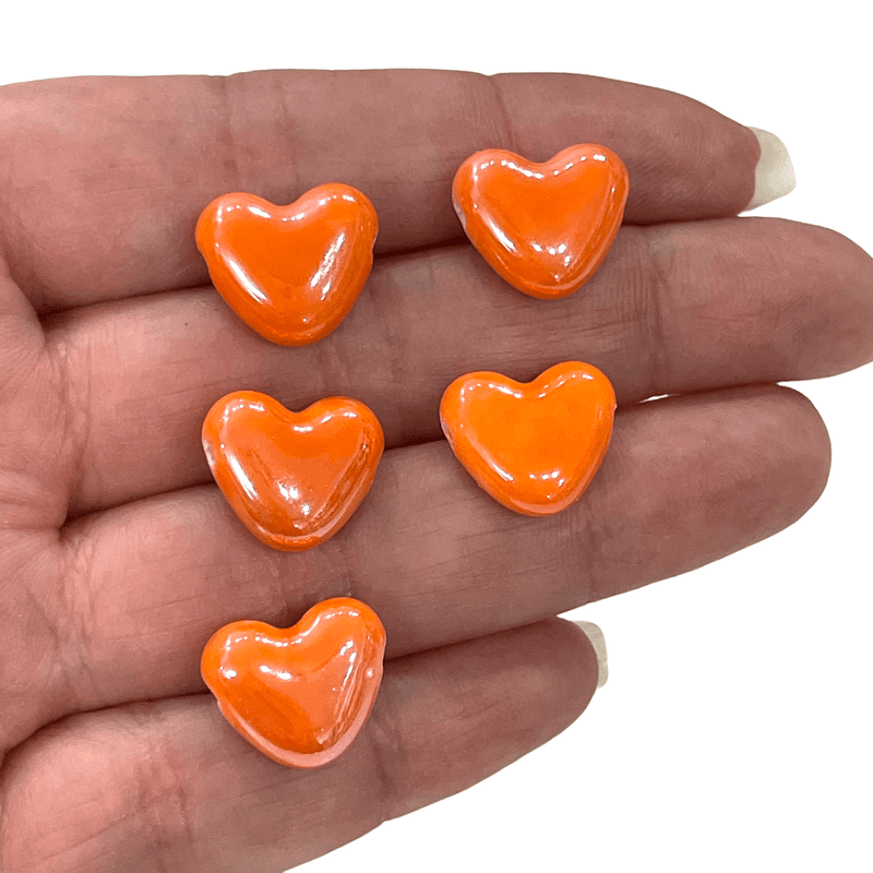 Handgefertigte Keramik-Anhänger mit horizontalem Loch und orangefarbenen Herzen, 5 Stück in einer Packung