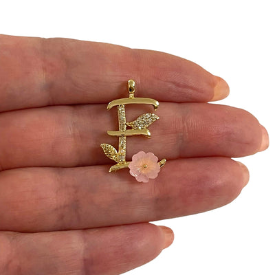 24 Karat vergoldeter CZ-Mikropavé-Anfangsanhänger mit rosa Blume