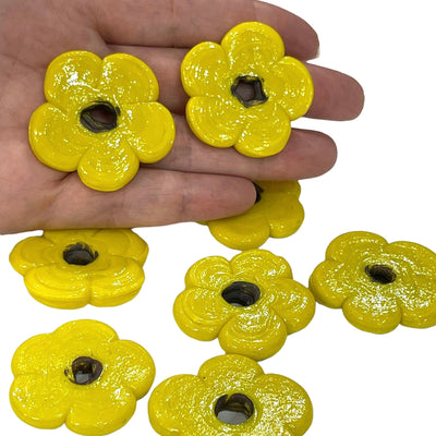 Perles de fleurs en verre jaune artisanales faites à la main, taille entre 35 et 40 mm, 2 pièces dans un paquet