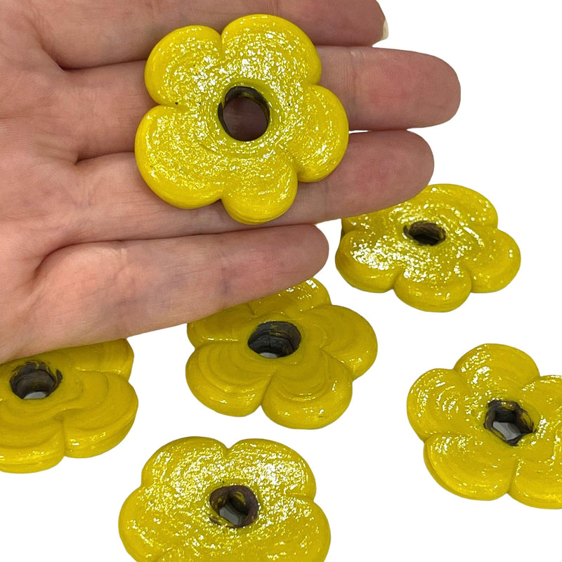 Perles de fleurs en verre jaune artisanales faites à la main, taille entre 35 et 40 mm, 2 pièces dans un paquet