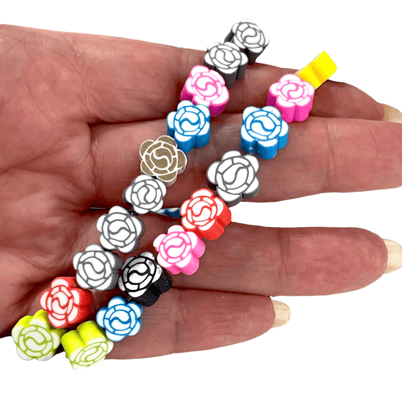 Charmes de fleurs en pâte polymère de 10 mm, 10 perles dans un paquet