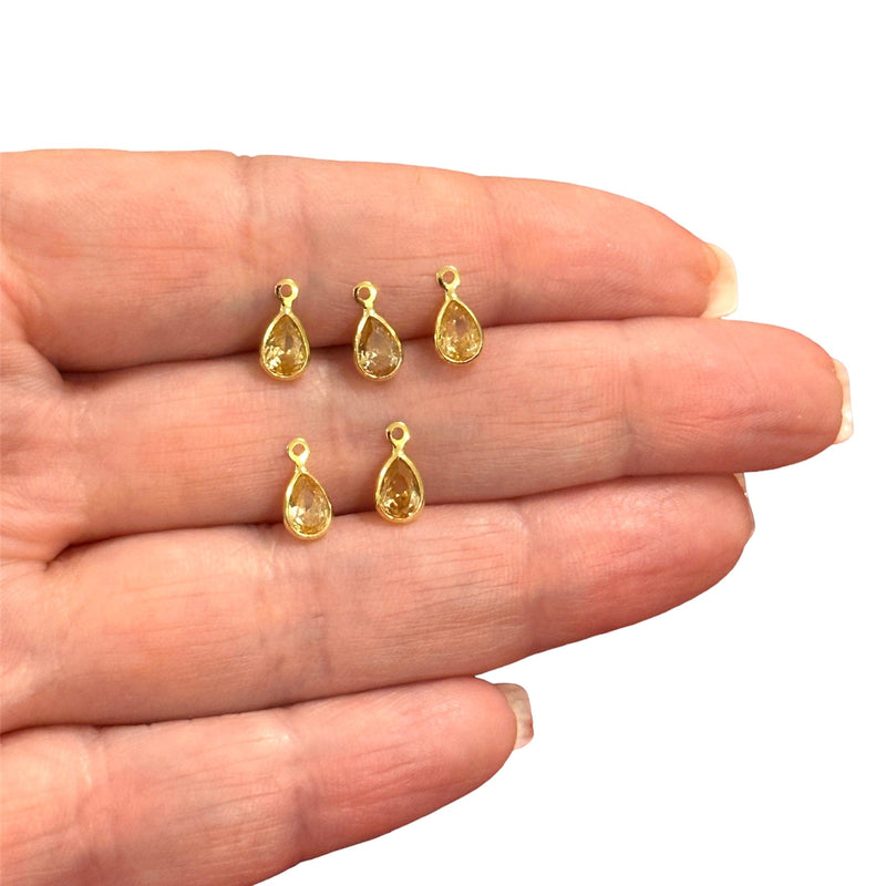 24 Karat vergoldete 6 mm klare Zirkonia-Charms, 5 Stück in einer Packung