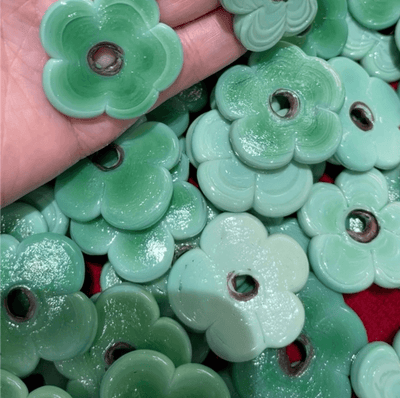 Artisan Handmade Chunky Seafoam Glass Flower Beads, Größe zwischen 35 - 40 mm, 2 Stück in einer Packung